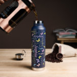Botella De Agua Mariposas arcoiris silenciadas nombre personalizad<br><div class="desc">Pequeño y lindo esquema gráfico mariposas de texto de collage personalizado nombre botella de agua. Esta bonita botella personalizada está en tonos suaves de morado, azul acuático, rosa claro, verde limón, amarillo suave. Actualmente, Sophia también puede ser personalizada con tu propio nombre corto. Existen otros nombres y colores y productos...</div>
