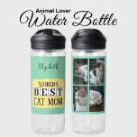 Botella De Agua Mejor madre de gato 4 foto nombre amarillo<br><div class="desc">¿Buscando el regalo perfecto para la mejor mamá gata del mundo? ¡Esta botella de agua de personalizable es una elección atractiva! Con sus divertidos diseños felinos, es la manera ideal para que cualquier amante de los animales se quede hidratado mientras muestra su orgullo de gatito. Intercambie las cuatro fotos con...</div>