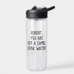 Botella De Agua Minimalista cita graciosa beber agua con un nombre<br><div class="desc">Personalizable texto para escribir tu propia cita graciosa o favorita o mantener una existente para animarte a ti o a tu ser querido a beber más agua "nombre,  no eres un camello. ¡Beba agua!"</div>