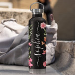 Botella De Agua Moda acuarela floral Script personalizado<br><div class="desc">¡Trate a ti mismo o a alguien especial con nuestra Moda Watercolor Floral Designer Personalized Black Water Bottle! Esta botella de diseño y práctica es perfecta para uso diario. Decorado con un hermoso diseño floral acuático de Lorena Depante, le da un toque de elegancia a su rutina hidratante. Personalízalo con...</div>