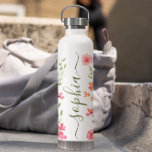 Botella De Agua Moda acuarela floral Script personalizado<br><div class="desc">¡Trate a ti mismo o a alguien especial con nuestra Moda Watercolor Floral Designer Personalized White Water Bottle! Esta botella de diseño y práctica es perfecta para uso diario. Decorado con un hermoso diseño floral acuático de Lorena Depante, le da un toque de elegancia a su rutina hidratante. Personalízalo con...</div>