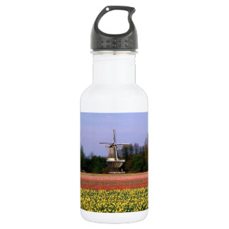 Botella De Agua Molino de viento en los campos del bulbo