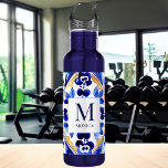 Botella De Agua Monograma Amalfi Vietri Regalos de azulejos azules<br><div class="desc">Monograma Amalfi Positano Vietri azulejos azul mallica fiesta de novias favorece el nombre personalizado botella de agua,  regalos de dama de honor,  regalos para cualquier ocasión,  azulejos azules y amarillos de temática mediterránea regalos personalizados</div>