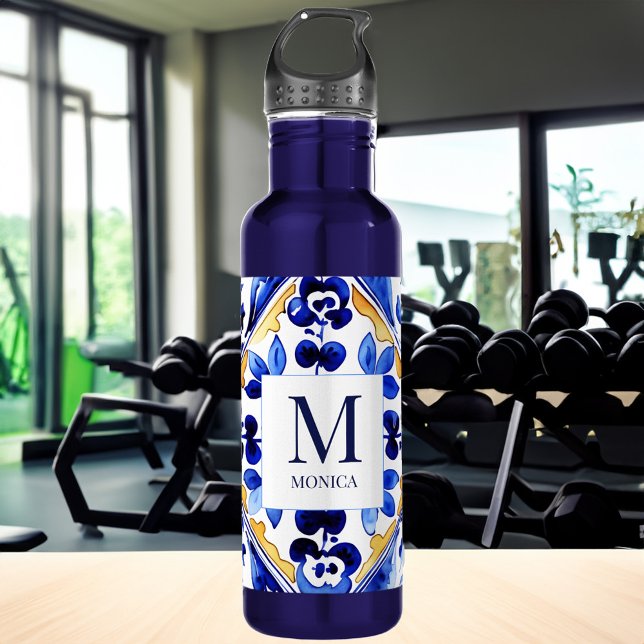 Botella De Agua Monograma Amalfi Vietri Regalos de azulejos azules (Monogram Amalfi Vietri Italian blue tiles bridesmaid gifts Water Bottle bridal party favors )
