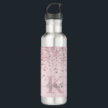 Botella De Agua Monograma de diamantes de Purpurina de oro rosa de<br><div class="desc">Elegante, Sparkle Luxury, Glam, Girly faux rosa purpurina de oro diamante personalizado de confeti monogramado personalizado botella de agua sobre rosa polvo de color rosa rubor. Cuenta con un falso purpurina de oro rosa rosa rosa rosa y un confetti de diamantes blancos. Hermosa plantilla de nombre en escritura de caligrafía...</div>