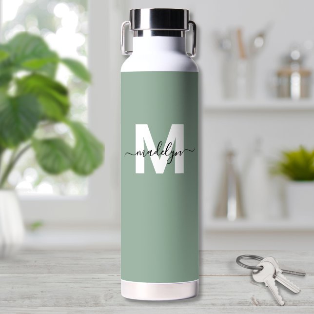 Botella De Agua Monograma de nombre moderno verde (Green Modern Name Monogram Water Bottle)