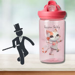 Botella De Agua Monograma del Personalizado del gato de Cuadros Ta<br><div class="desc">Algo especial para una joven en su vida que podría apreciar una botella de agua con un adorable "Tappin' Tabby" — ambientado en un escenario glamuroso — con un monograma personalizado. Listo para bailar y ayudar a que sea un gran día — esta botella de agua está lista para el...</div>