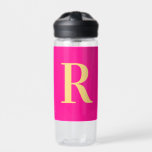 Botella De Agua Monograma mínimo moderno<br><div class="desc">Se trata de un diseño monográfico sencillo, moderno y personalizado. Este elegante diseño es de tendencia rosa/ fucsia con tipografía elegante. Es perfecto para un regalo personalizado o ideal como un regalo lindo para ti mismo. Simplemente agregue su letra inicial tecleándola en el cuadro de texto personalizar. Compruebe la herramienta...</div>