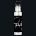 Botella De Agua Monograma moderno minimalista nombre inicial<br><div class="desc">Monograma moderno minimalista nombre inicial blanco negro. Nombre personalizado personalizable con una inicial cursiva en un color negro.</div>