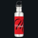 Botella De Agua Monograma moderno minimalista nombre inicial rojo<br><div class="desc">Monograma moderno minimalista nombre inicial blanco negro. Nombre personalizado personalizable con una inicial cursiva detrás en un color rojo.</div>