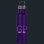 Botella De Agua Monograma moderno personalizado púrpura inicial<br><div class="desc">Botella profesional y subestimada de agua morada y gris personalizada con un sencillo monograma masculino personalizado con 2 letras iniciales, y nombre que se puede editar a cualquier letra o color para diseñar una elegante botella de agua metalizado que se ve genial en la oficina o escuela con un diseño...</div>