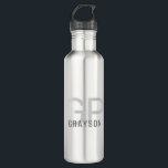 Botella De Agua Monograma moderno Silver gris personalizado<br><div class="desc">Botella de agua de acero inoxidable, profesional y subestimada, personalizada de plata y gris, con un sencillo monograma masculino personalizado con 2 letras iniciales, y nombre que puede editar a cualquier tipo de letra o color para diseñar una elegante botella de agua metalizado que se ve genial en la oficina...</div>