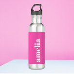 Botella De Agua Monograma rosa caliente personalizado<br><div class="desc">Frasco de agua dulce con el nombre del monograma o las iniciales en negrita blanco popular en un fondo caliente de neón rosado. Puede ajustar el tamaño del texto en la herramienta de diseño para nombres más cortos o más largos.</div>