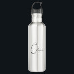 Botella De Agua Monograma simple elegante con nombre personalizado<br><div class="desc">Aumente su experiencia hidráulica con nuestro Frasco de Agua Monograma Simple Elegante y Personalizado. Esta botella de agua moderna y minimalista está diseñada para aquellos que aprecian las cosas más bonitas de la vida. Con su monograma único, añade un toque personal a sus rituales diarios. Ya sea en casa, en...</div>