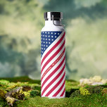 Botella De Agua Monogramado Personalizado de tiras de bandera esta<br><div class="desc">Todos los norteamericanos, Stars and Stripes, Old Glory, Star-Spangled Banner, bandera de EE.UU., personalizado, personalizado, fresco, moda, elegante, hermoso guión falso de oro / nombre de tipografía / monograma / iniciales, elegante, a prueba de derrames, acero inoxidable, exterior resistente a la condensación, mate monogramado negro duradero de doble pared Thor...</div>