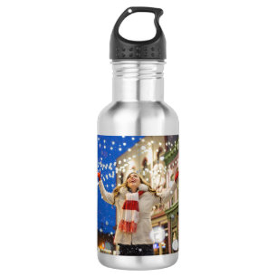 Botella De Agua Mujer celebra a Navidades con armas en el aire