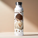 Botella De Agua Mujer De Acuarela Con Afirmación De Boho De Pelo R<br><div class="desc">Empodera tu día con esta sugestiva botella de agua de la afirmación del boho acuático. Con un hermoso ilustracion de una mujer con el cabello rojo flotante, esta botella es un recordatorio para abrazar tu belleza natural y celebrar tu fuerza. Las afirmaciones inspiradoras que se imprimen en la botella te...</div>