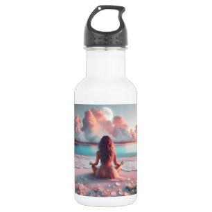 Botella De Agua Mujer hermosa meditando en Beach Blank