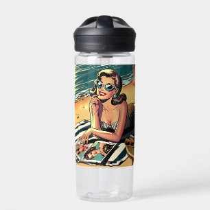 Botella De Agua Mujer retro en la playa leyendo una revista de mod