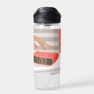 Botella De Agua Mujeres presionando con la mano el botón de snooze