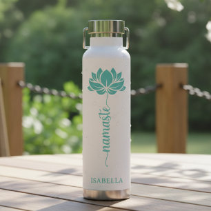 Botella De Agua Namaste Flor de Loto Verde Moderno Nombre Personal