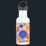 Botella De Agua Naranja Azul Monograma Frutas Verduras<br><div class="desc">El Naranja Blue Monogram Fruits Vegetables Coffee Mug es una forma vibrante y personalizada de disfrutar de sus bebidas favoritas. Con una animada combinación de tonos naranja y azul, junto con un divertido patrón de frutas y verduras, esta taza agrega un toque de color a la cocina o al espacio...</div>