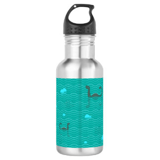 Botella De Agua Nesinas Y Pescados En Un Mar Azul