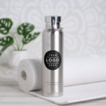 Botella De Agua Nombre comercial del personalizado y logotipo de l<br><div class="desc">La botella de agua con marca plateada personalizado presenta el diseño del logotipo profesional de su empresa, junto con la redacción de su nombre comercial, lema, sitio web, ubicación u otra información que se puede personalizar. Simplemente agregue el logotipo de su empresa al espacio de imagen de marcador de posición...</div>