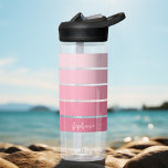 Botella De Agua Nombre de guión de Personalizado de patrones de ra<br><div class="desc">Agregue su nombre a este diseño con franjas de negrita. Un patrón preppy con franjas en negrita y un monograma de su nombre o apellido. Para usuarios avanzados, puede hacer clic en el botón editar/personalizar y cambiar los colores de las líneas. Crea tu propio y cambia los colores a tu...</div>