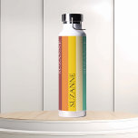 Botella De Agua Nombre de monograma de colores retro personalizado<br><div class="desc">Este diseño puede ser personalizado en el área proporcionada cambiando la foto y/o el texto. O puede personalizarse eligiendo la opción de hacer clic en el personalizar y borrar o cambiar el color del fondo, agregar texto, cambiar el color o estilo del texto o eliminar el texto para un diseño...</div>