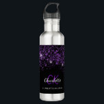 Botella De Agua Nombre de monograma de purpurina púrpura negro<br><div class="desc">Un fondo negro clásico con polvo purpurina falso púrpura. Texto morado. Personalice y agregue sus iniciales de monograma,  su nombre y nombre completo.</div>