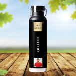 Botella De Agua Nombre del logotipo de negocios foto negra<br><div class="desc">Un fondo negro clásico. Personalice y agregue su logotipo de negocio,  nombre y foto de perfil. Texto blanco.</div>