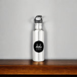 Botella De Agua Nombre moderno y simple de escritura a mano en mon<br><div class="desc">Monograma moderno combinado con letra manuscrita.</div>