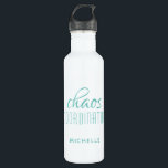 Botella De Agua Nombre personalizado de la tipografía turquesa del<br><div class="desc">La Botella de Agua Personalizada del Coordinador del Caos de la Tipografía Turquesa presenta un diseño simple del texto "coordinador del caos" en un divertido guión de caligrafía turquesa con su nombre personalizado a continuación. Personalice editando el texto en el cuadro de texto proporcionado. Perfecto para esa madre ocupada, profesora,...</div>