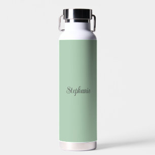 Botella De Agua Nombre personalizado Sage Green Script Boda Agua