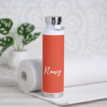 Botella De Agua Nombre simple Elegante Naranja de guión moderno<br><div class="desc">Botella de agua naranja moderna con un diseño sencillo y minimalista con su nombre en un guión elegante. Un diseño bonito perfecto para una chica.</div>