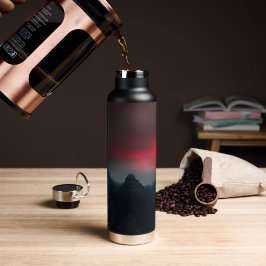Botella De Agua Nubes, niebla y montañas ardiendo