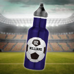 Botella De Agua Número de nombre personalizado Bola de fútbol<br><div class="desc">Nombre personalizado y número de equipo regalo de fútbol. Diseñado por Thisisnotme©</div>