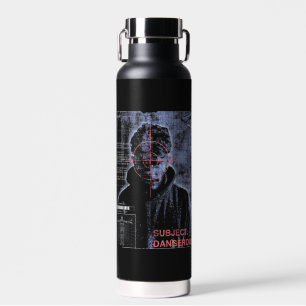 Botella De Agua Objetivo - Diseño de Calzado Tecno-Brutalista
