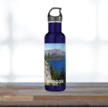 Botella De Agua Paisaje del Parque Nacional Crater Lake<br><div class="desc">Quita tu sed de esta botella de agua de acero inoxidable,  de moda,  que cuenta con una fotografía panorámica de la isla Mago y las aguas azules zafiro del lago Crater,  Oregón. Perfecto para viajes y excursiones de senderismo. Seleccione el color de su botella.</div>