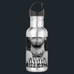 Botella De Agua Papi asombroso desde 20XX Sencilla Foto Elegante<br><div class="desc">Este diseño simple y moderno se compone de tipografía de la cadena y cursiva y añade una foto personalizado</div>
