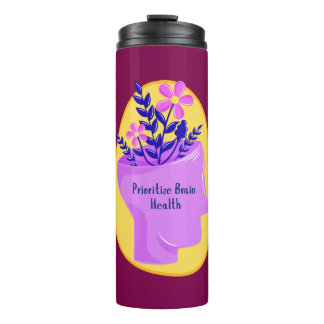 Botella de agua para priorizar la salud cerebral