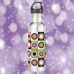 Botella De Agua Patrón de círculo Retro Color negro rosa<br><div class="desc">¿Te gustan las botellas de agua coloridas? ¿Te gustan los patrones retro? Esta botella de agua tiene un patrón de inspiración vintage de círculos rosados,  negros,  verdes y blancos.</div>