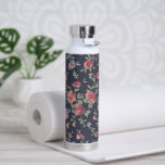 Botella De Agua Patrón de flor rosa y polka<br><div class="desc">Bonito vintage floral y puntiagudo patrón.</div>