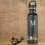 Botella De Agua Patrón de guitarra colorido sobre el nombre de agr<br><div class="desc">Guitarras eléctricas funky, guitarras acústicas y guitarras semiacústicas patrón sobre botella de agua monogramo personalizada negra en vivos colores brillantes de arte pop. Un regalo de ideas para profesores de música, guitarristas, músicos y estudiantes de música. Fácil de personalizar con la plantilla inicial y de nombre del monograma. Este divertido...</div>
