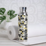 Botella De Agua Patrón de media luna de moda de MCM con bloque de<br><div class="desc">Un diseño atrevido y gráfico con tonos coloridos de negro y oro con un divertido bloque de color para añadir tu nombre o cualquier texto. El patrón de mediados de siglo es un patrón a la moda con pinceladas de color. Puede agregar un nombre, un monograma u otro texto personalizado....</div>