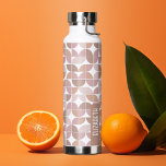 Botella De Agua Patrón de media luna del MCM de moda con bloque de<br><div class="desc">Un diseño atrevido y gráfico con tonos coloridos de rosa rubor, coral y melocotón con un divertido bloque de color para añadir tu nombre o cualquier texto. El patrón de mediados de siglo es un patrón a la moda con pinceladas de color. Puede agregar un nombre, un monograma u otro...</div>
