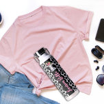 Botella De Agua Patrón de vaca dulce Trópico Rosa Hibiscus Nombre<br><div class="desc">Esta vaca con hibiscos florales en el cabello sobre una franja negra por tu nombre en rosa y con un patrón de piel de vaca de fondo es muy agradable para las niñas y para los grandes chicas. Quiero decir, ¿quién no sonríe cuando ven una vaca? Diseño compuesto por Holiday...</div>