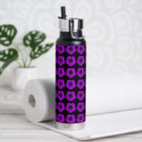 Patrón floral morado de geranio en negro