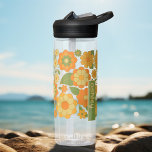 Botella De Agua Patrón floral retro de moda con bloque de nombres<br><div class="desc">Un diseño audaz y floral con tonos de oro, naranja y verde con un divertido bloque de color para añadir tu nombre o cualquier texto. El patrón de flor loco tiene una variedad de colores. Puede agregar un nombre, un monograma u otro texto personalizado. Si necesita mover el dibujo, haga...</div>
